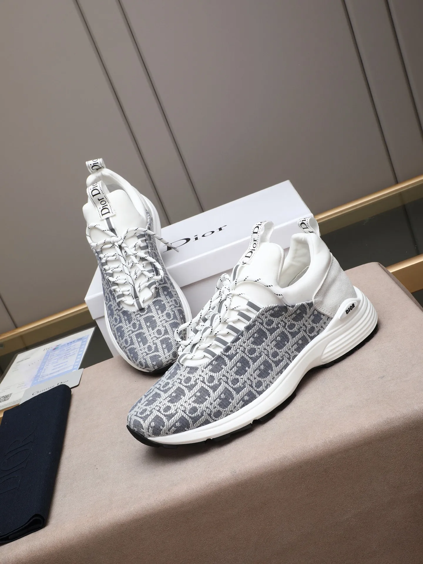 Men's shoes 💰440 💰Dior [Dior] 😘😘High-end series of casual men's shoes, simple and elegant👍👍👍The upper is made of first-layer genuine leather spliced ​​with Dior's special material [sun][sun]; imported first-layer sheepskin lining; special outsole, wear-resistant, lightweight, the overall design is harmonious and unified without lacking personality 👣🌟✨You deserve it! 3 colors😍Sizes 38~44. (45 custom-made) The picture above is a big seller🔥🔥🔥